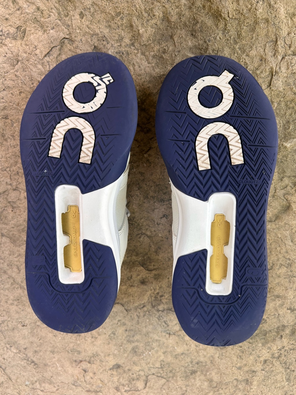 ON RUNNING The Roger Clubhouse Pro-Women’s size 7 (youth 5.5) - Picture 8 of 9